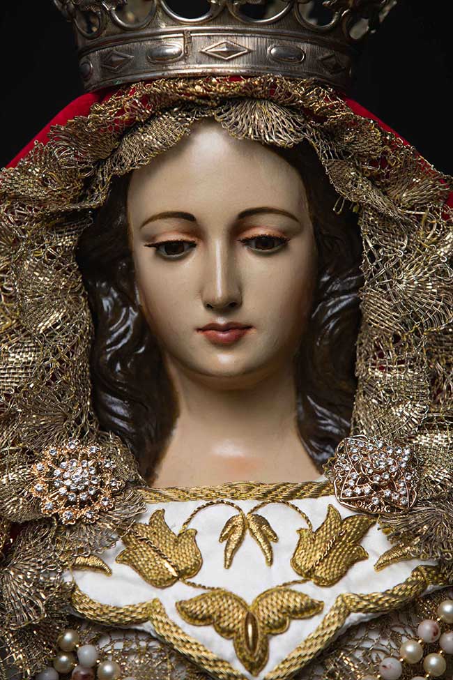 Primer plano de Nuestra Señora de la Salud